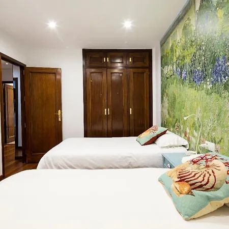 Lujoso Y Amplio Piso Con 5 Apartment *