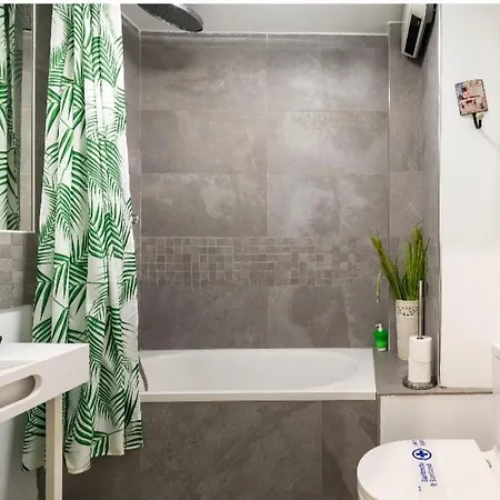 Lujoso Y Amplio Piso Con 5 * Santiago de Compostela